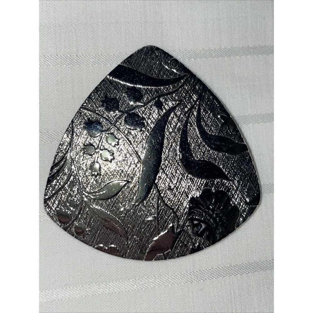 Modern Style Triangle Flower Etched Silver Tone Scarf Clip 1.5 Inch